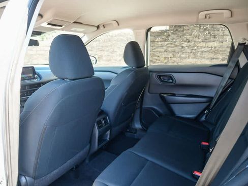 Used 2024 Nissan Rogue S image 18