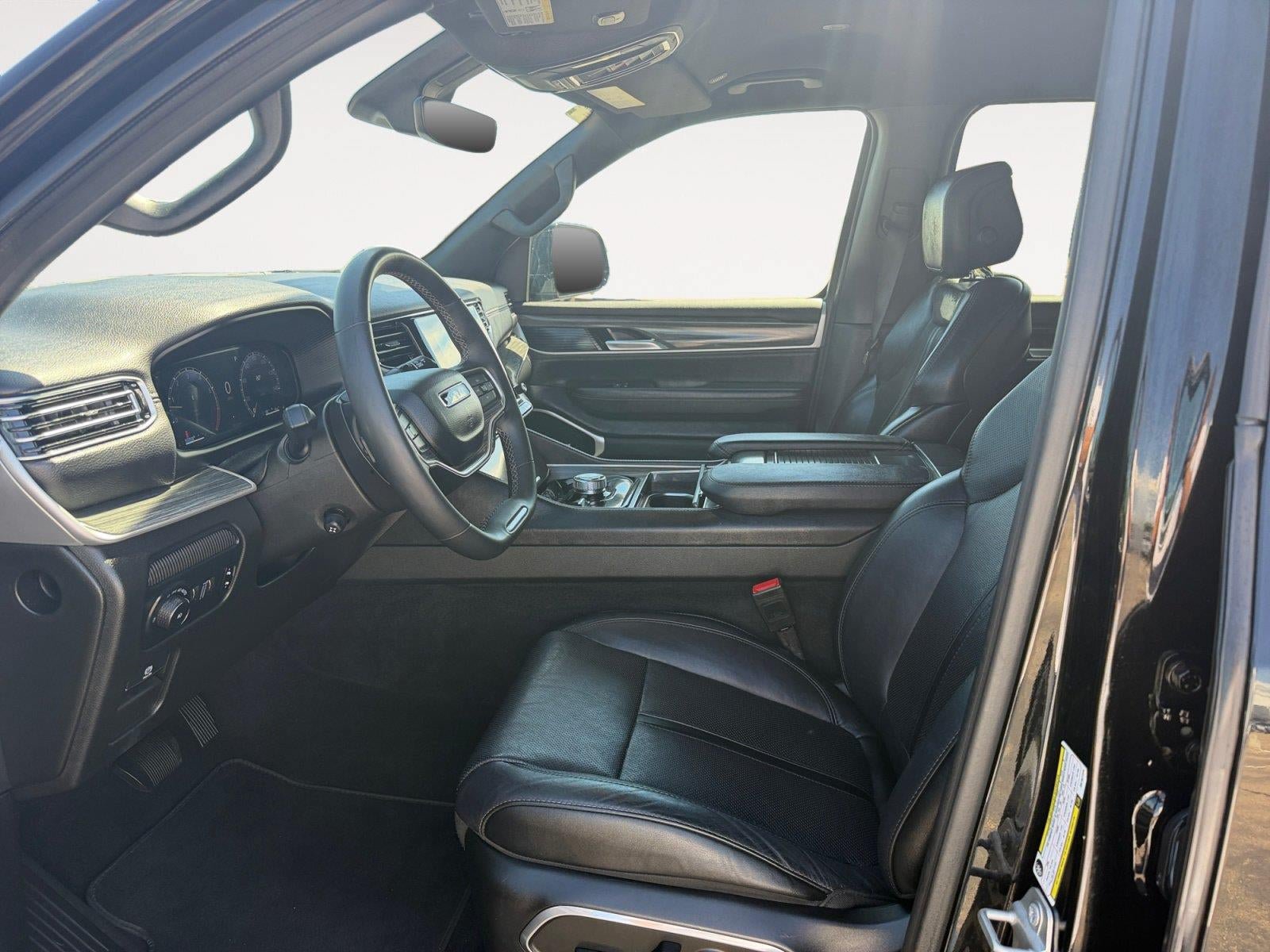 Used 2024 Jeep Wagoneer Series II AWD/4WD image 9