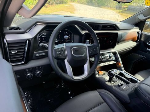 Used 2025 GMC Sierra 1500 Denali w/ Denali Reserve Package AWD/4WD image 4