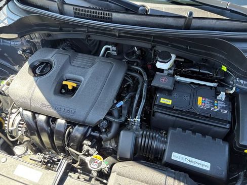 Used 2025 Kia Soul LX w/ LX Technology Package FWD image 9