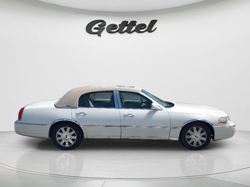 Used 2004 Lincoln Town Car Ultimate image 11