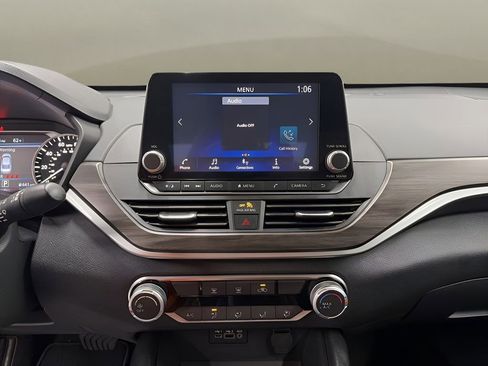 Used 2025 Nissan Altima 2.5 SV FWD image 21