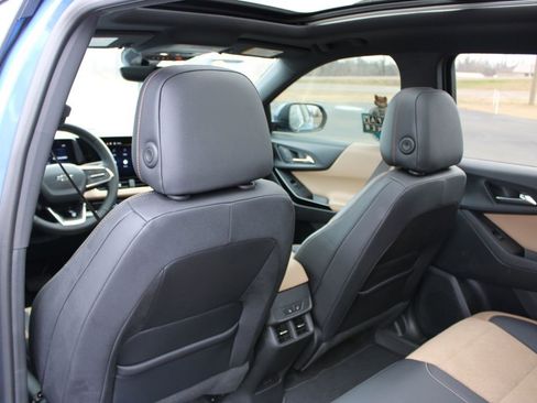 Used 2025 Chevrolet Equinox ACTIV w/ Safety and Technology Package image 27