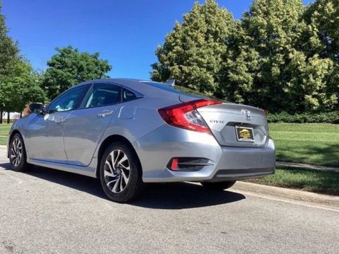 Used 2017 Honda Civic EX image 3