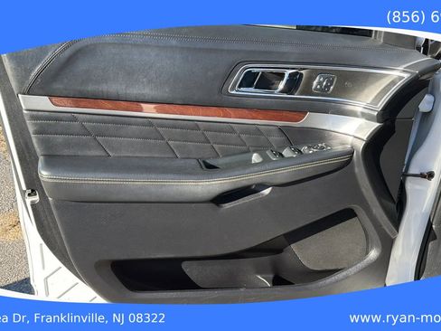 Used 2016 Ford Explorer Platinum image 18