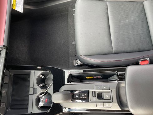 Used 2026 Toyota Prius Plug-In Hybrid image 27