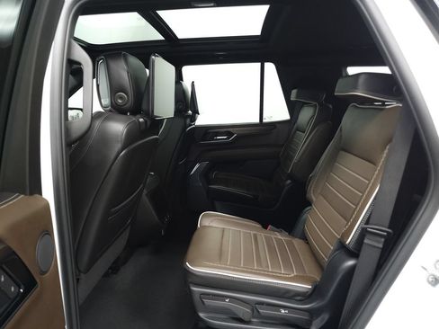 Used 2025 GMC Yukon Denali Ultimate w/ LPO, Floor Liner Package AWD/4WD image 24