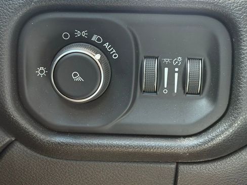 Used 2019 RAM 3500 Tradesman w/ Chrome Appearance Group AWD/4WD image 23