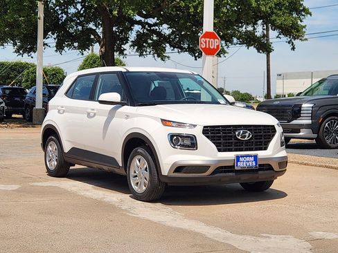 New 2026 Hyundai Venue SE FWD image 2