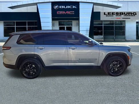 Used 2025 Jeep Grand Cherokee L Altitude image 8