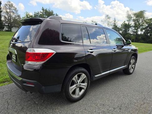 Used 2011 Toyota Highlander Limited w/ Tow Pkg AWD/4WD image 6