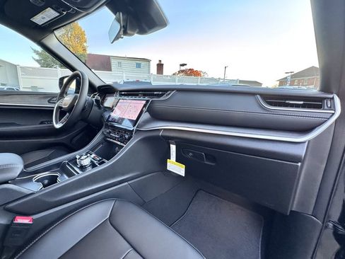 New 2025 Jeep Grand Cherokee Limited w/ MOPAR Finishing Package image 18