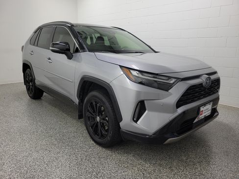 Used 2023 Toyota RAV4 XSE AWD/4WD image 4