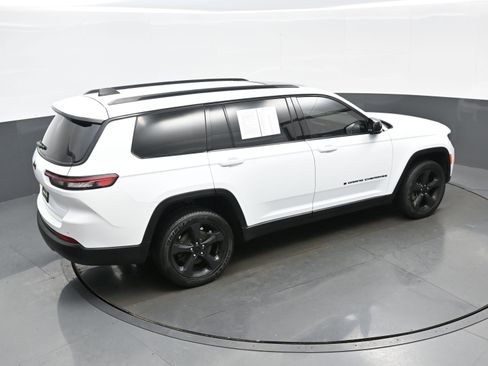 Used 2023 Jeep Grand Cherokee L Laredo image 38