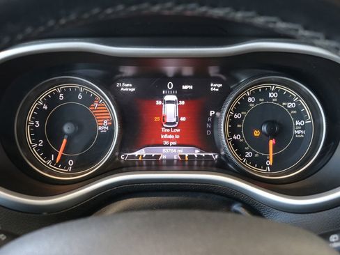 Used 2018 Jeep Cherokee Trailhawk AWD/4WD image 19