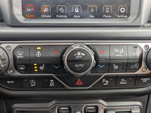 Used 2021 Jeep Wrangler Unlimited Sahara image 16