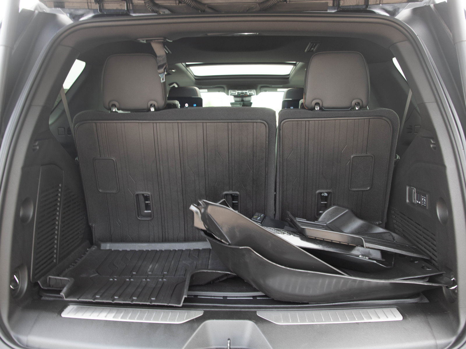 Used 2026 GMC Yukon AT4 w/ AT4 Premium Plus Package AWD/4WD image 9