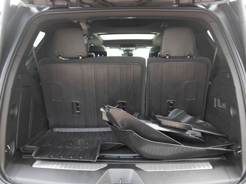 Used 2026 GMC Yukon AT4 w/ AT4 Premium Plus Package AWD/4WD image 9