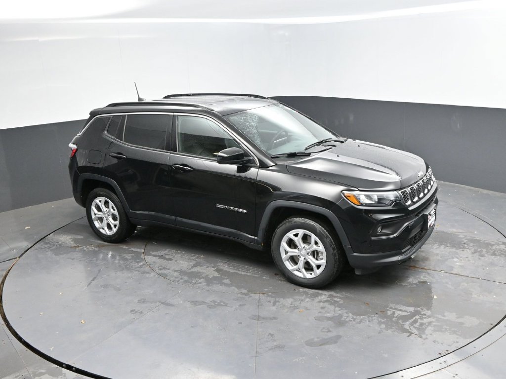 Used 2024 Jeep Compass Latitude AWD/4WD image 24