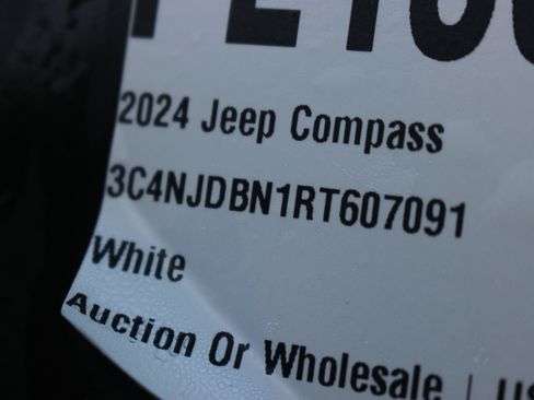 Used 2024 Jeep Compass Latitude AWD/4WD image 37