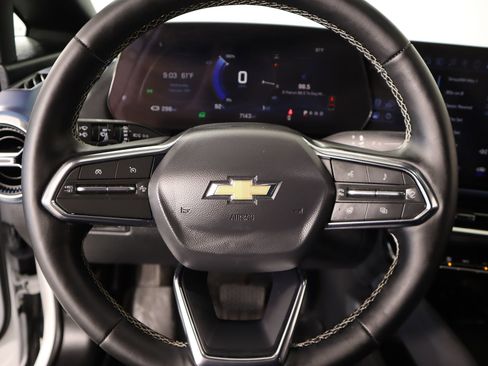 Used 2025 Chevrolet Equinox EV LT w/ LPO, Blackout Package image 3