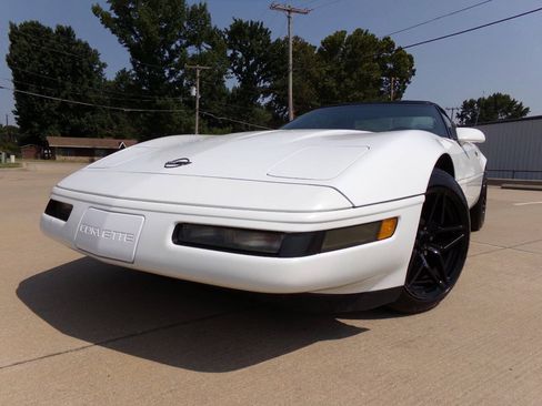 Used 1992 Chevrolet Corvette Convertible RWD image 6