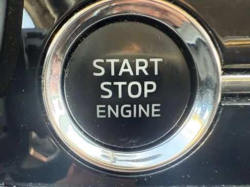 Used 2022 Mitsubishi Outlander SEL image 20