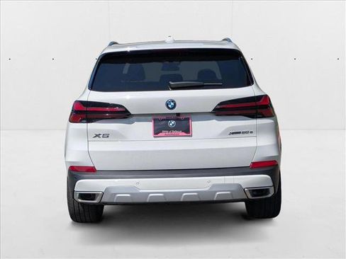 Used 2026 BMW X5 xDrive50e w/ Premium Package image 7