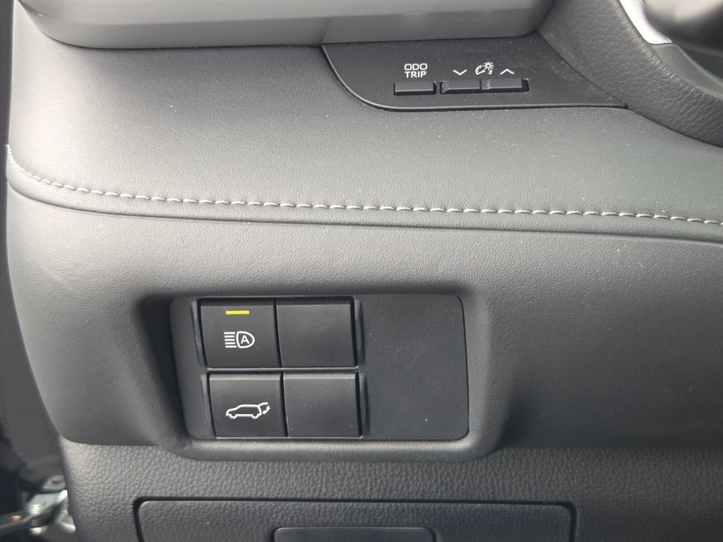 Used 2022 Toyota Highlander XLE FWD image 36