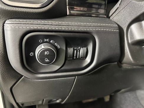 Used 2025 RAM 2500 Limited AWD/4WD image 18