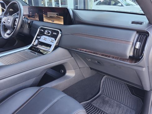 Used 2025 Nissan Armada SL w/ Captain's Chari Seat Package image 23