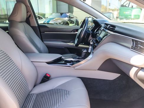 Used 2018 Toyota Camry SE FWD image 14