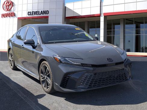 Used 2025 Toyota Camry XSE FWD image 2