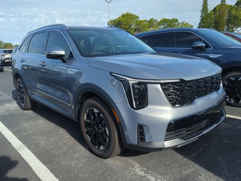 Certified 2025 Kia Sorento S w/ Panoramic Sunroof Package image 2