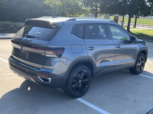 Certified 2025 Volkswagen Taos SEL image 10