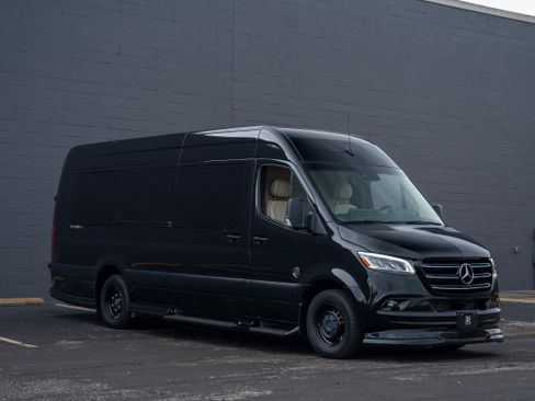 Used 2024 Mercedes-Benz Sprinter 3500 image 6
