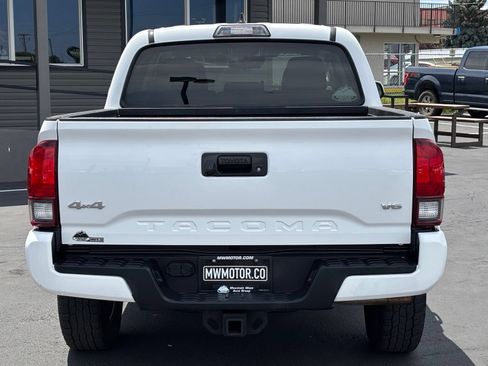 Used 2018 Toyota Tacoma SR AWD/4WD image 9