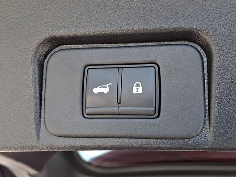 Used 2025 Nissan Rogue SV AWD/4WD image 32