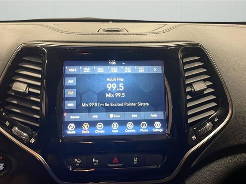 Used 2020 Jeep Cherokee Limited w/ Technology Group AWD/4WD image 16