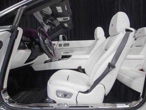 Used 2017 Rolls-Royce Dawn image 24