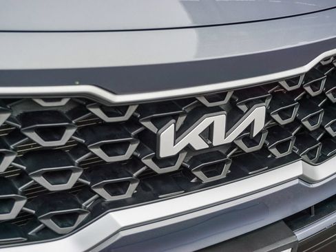 Certified 2023 Kia Sorento LX FWD image 12