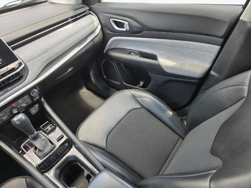 Used 2022 Jeep Compass Latitude AWD/4WD image 21
