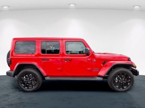 Used 2025 Jeep Wrangler Unlimited Sahara AWD/4WD image 9