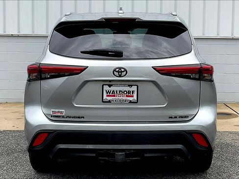 Used 2022 Toyota Highlander XLE AWD/4WD image 5