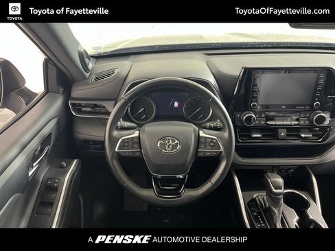 Used 2021 Toyota Highlander XSE FWD image 20