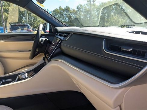 New 2025 Jeep Grand Cherokee Limited w/ Luxury Tech Group II image 39