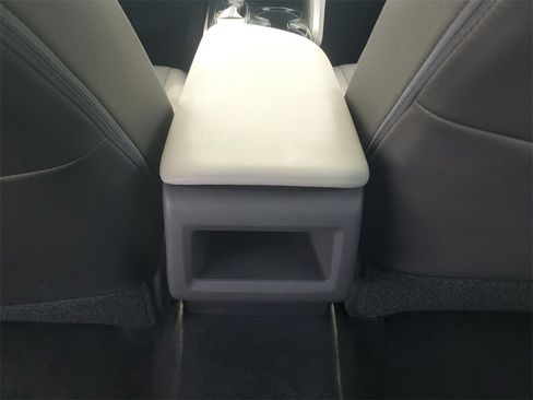 Used 2018 Toyota Camry LE image 12