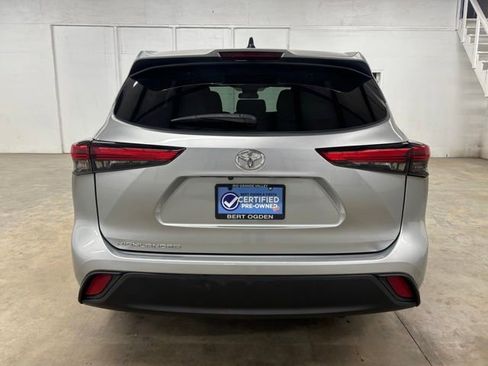 Used 2022 Toyota Highlander L FWD image 5
