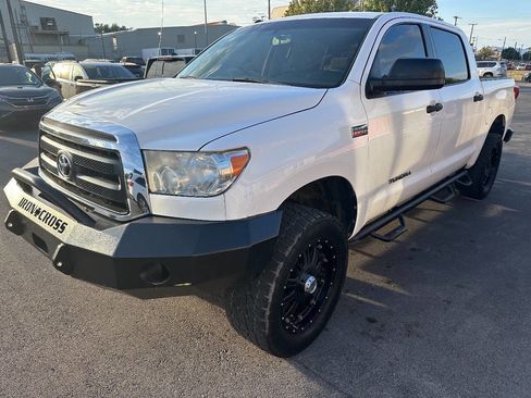 Used 2012 Toyota Tundra 4x4 CrewMax image 4