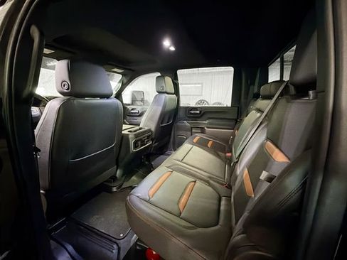 Used 2023 GMC Sierra 2500 AT4 w/ AT4 Preferred Package AWD/4WD image 9